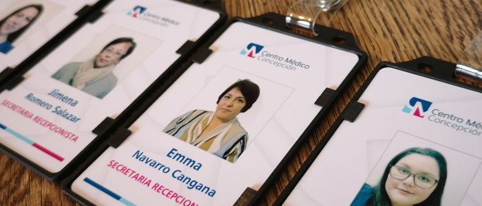 credenciales impresas con yoyo retractil centro médico concepción
