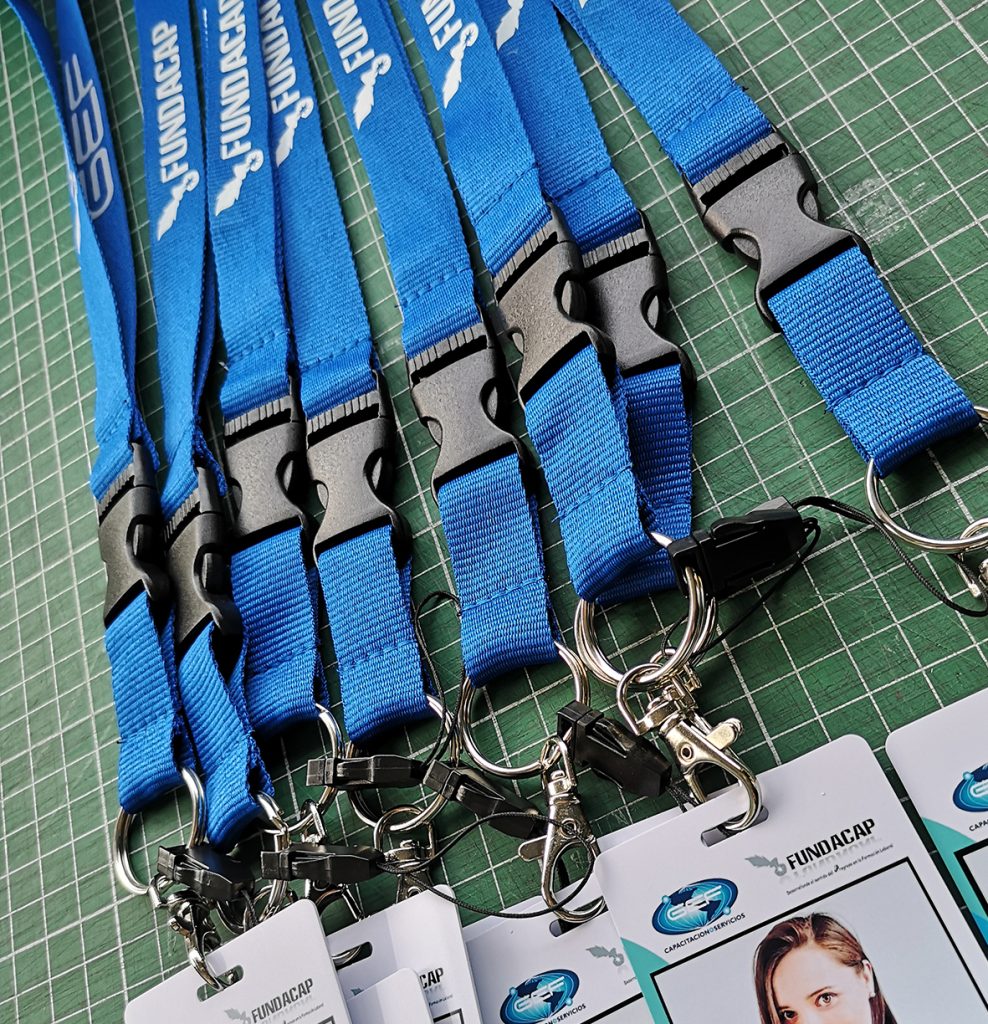 Lanyard estampado + Credencial impresa fundacap