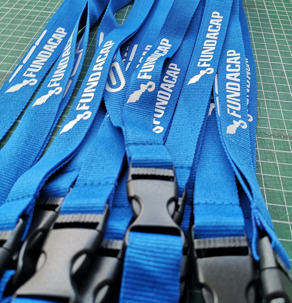 Lanyard estampado + Credencial impresa fundacap