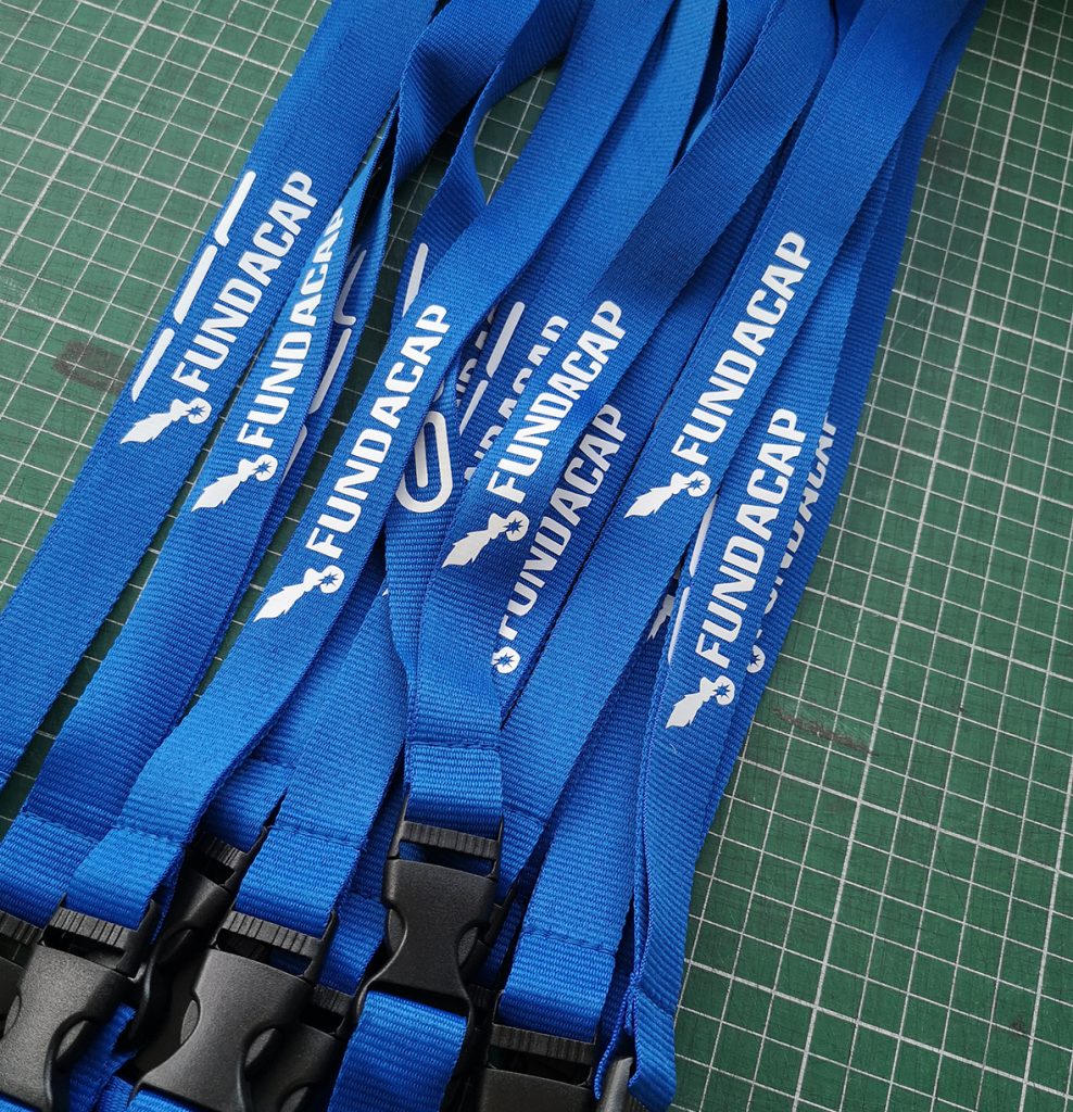 Lanyard estampado + Credencial impresa fundacap