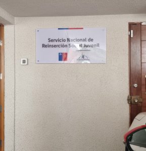 Letrero Acrílico, 4 Distanciadores, con instalación. Fundación Tierra de Esperanza - Concepción